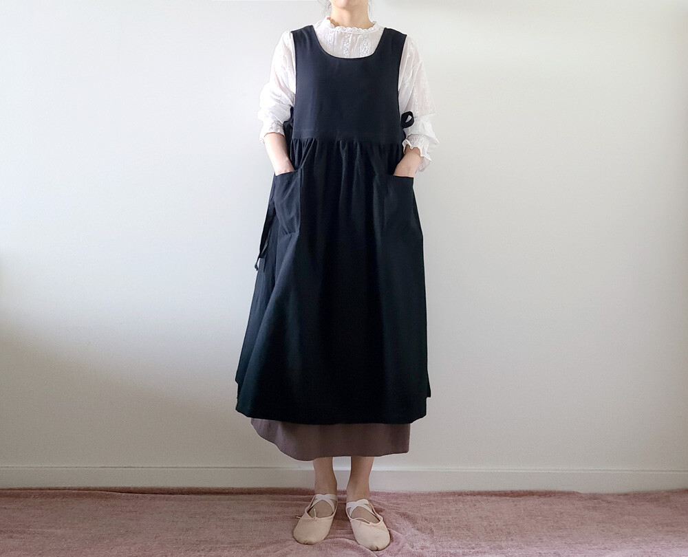 Japanese Apron dress with Pockets (Black)